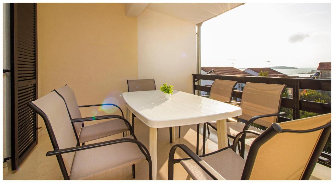 Apartment Zdravko Примоштен Экстерьер фото