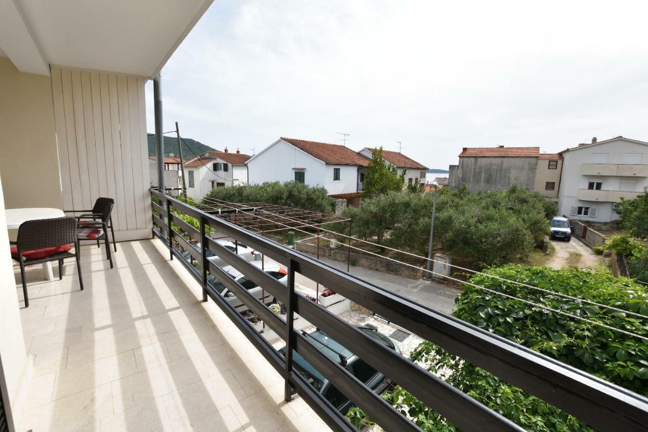 Apartment Zdravko Примоштен Экстерьер фото