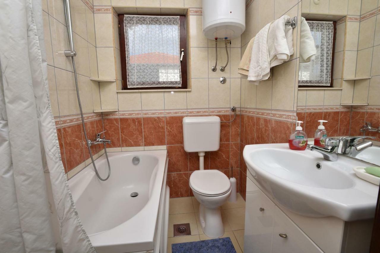 Apartment Zdravko Примоштен Экстерьер фото